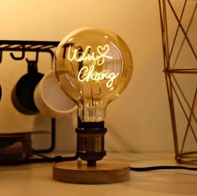 Liebe zu Hause Festliche Atmosphäre Dekorative Glühlampe mit einzigartiger Designkappe E27 1-