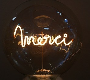 IP44 Einzigartiges Design Metall-Hausdekor DIY Feiertagslampe Vintage LED-Tischlampe