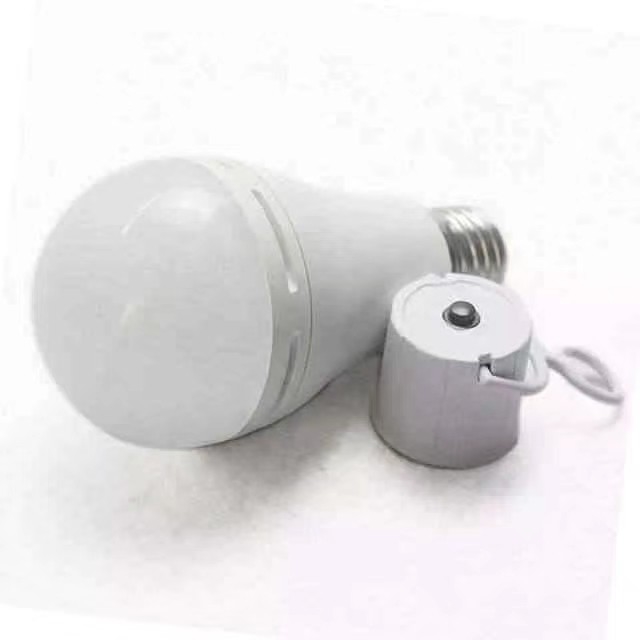 Lithium-Ionen-LED-Glühlampe mit wiederaufladbarer Batterie 12W E27 B22 für Notfall- und gesunde Verwendung